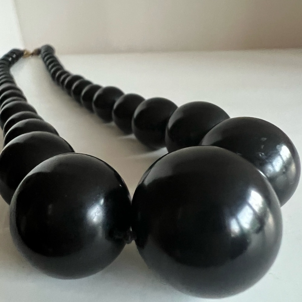 Stunning black African Ebony graduated beaded/pearl necklace - Picture 10 of 12